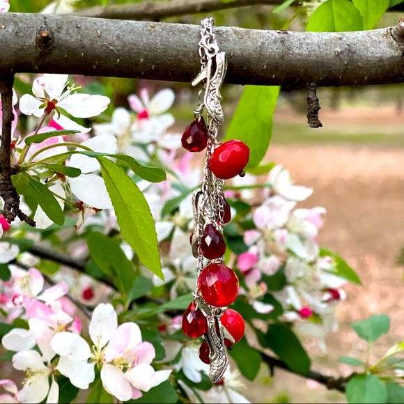 NWT DOUBLE STRAND CRYSTAL CHARM BRACELET IN REGAL RED TONES & SILVER TONED SHOES - Picture 8 of 15